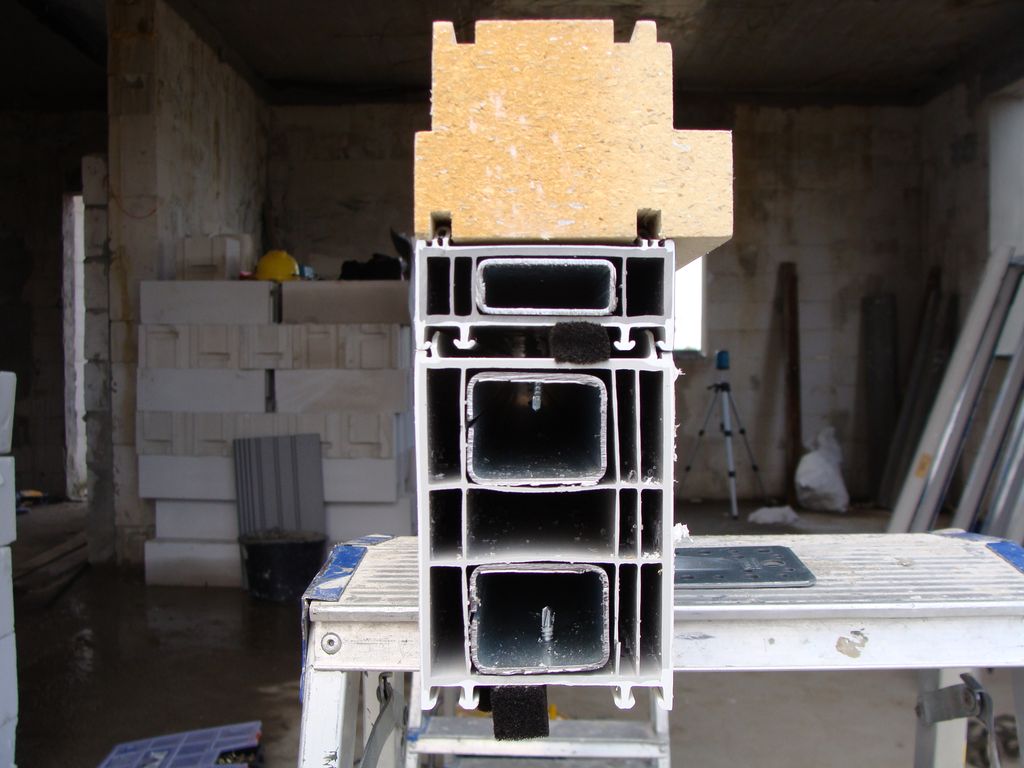Podwalina progu drzwi balkonowych PSK – kombinacja kształtek z purenitu i systemowych poszerzeń z PVC-U