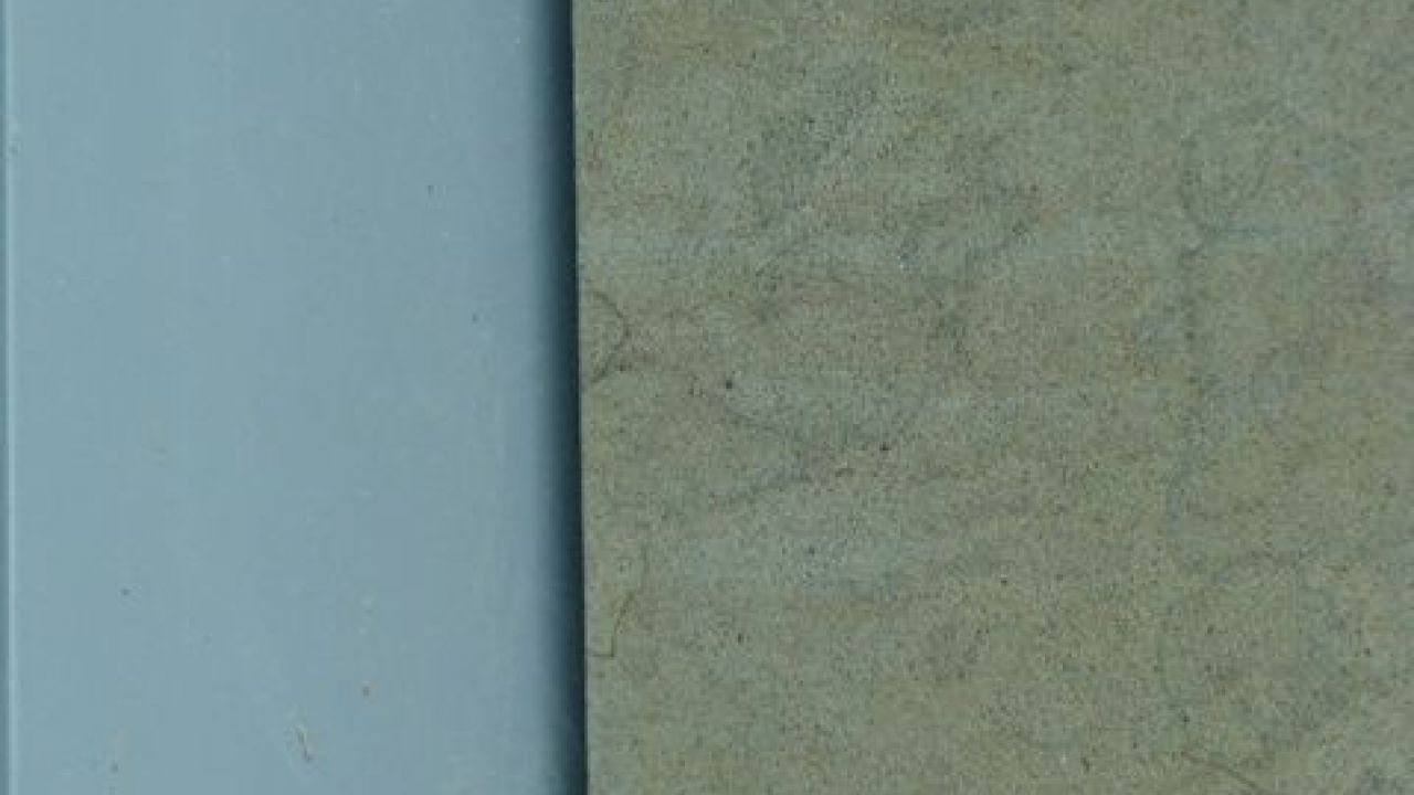 Dom w budowie. Połączenia okno - mur i szczeliny dylatacyjnej po zakryciu warstwy docieplenia z wełny mineralnej i taśmy rozprężnej