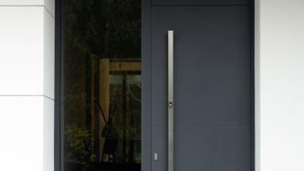 Aluminiowe drzwi panelowe Yawal w domu jednorodzinnym